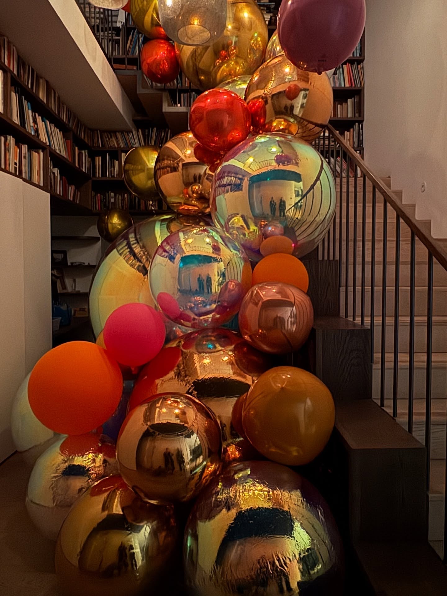 Big Shiny Balls That Steal the Show ✨