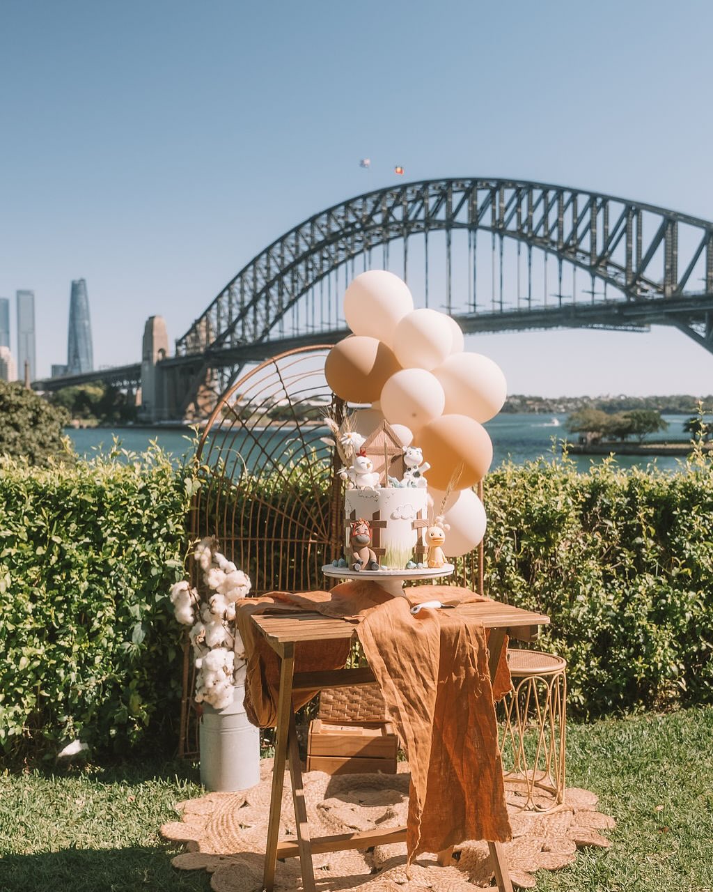 Milk and Honey Picnics – Bondi Road Balloons = Dreamy Setups Delivered