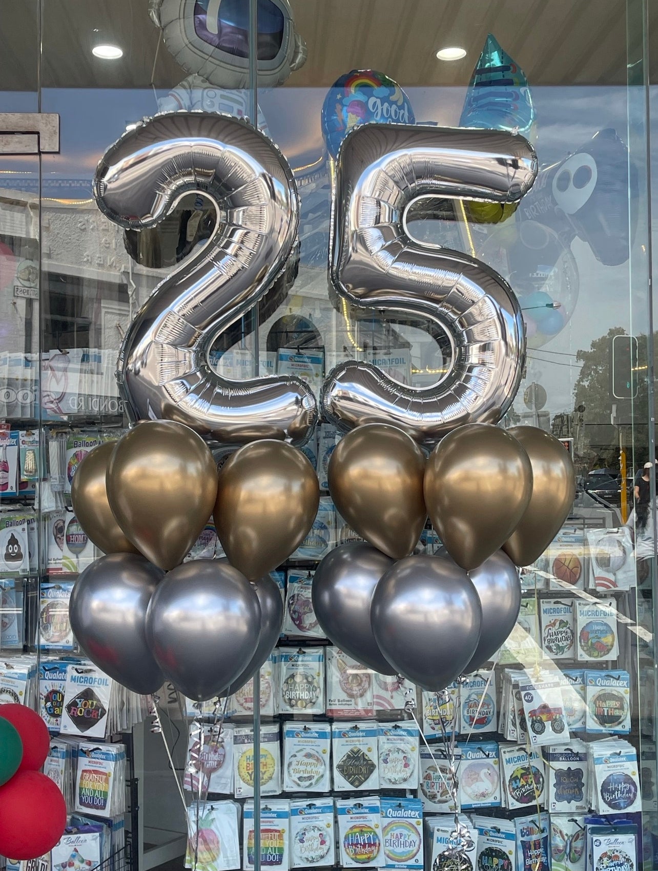 2 Large Rose Gold Numbers with 12 metallic / chrome latex 28cm balloons