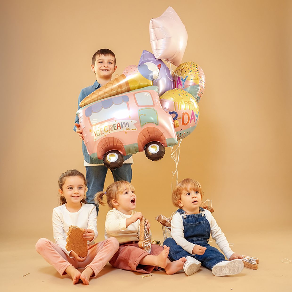60s Ice Cream Truck Balloon